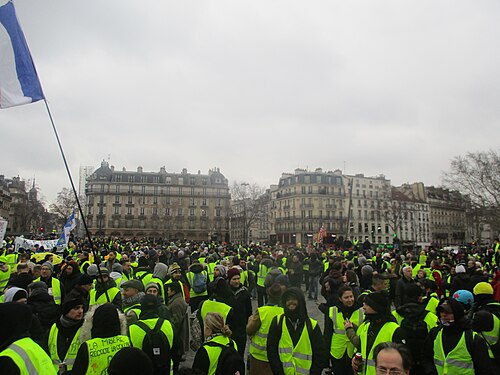 Rassemblement place de la Bastille contre les violences policières.